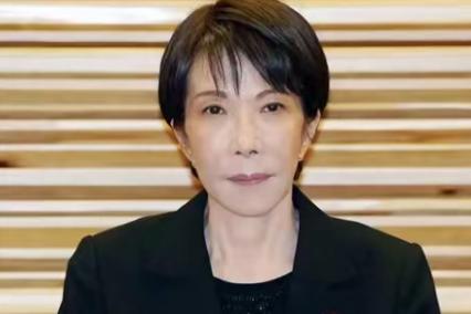 日本批准了对防卫装备出口规则的修订，取消了对海外武器销售的限制，为出口军舰等武器