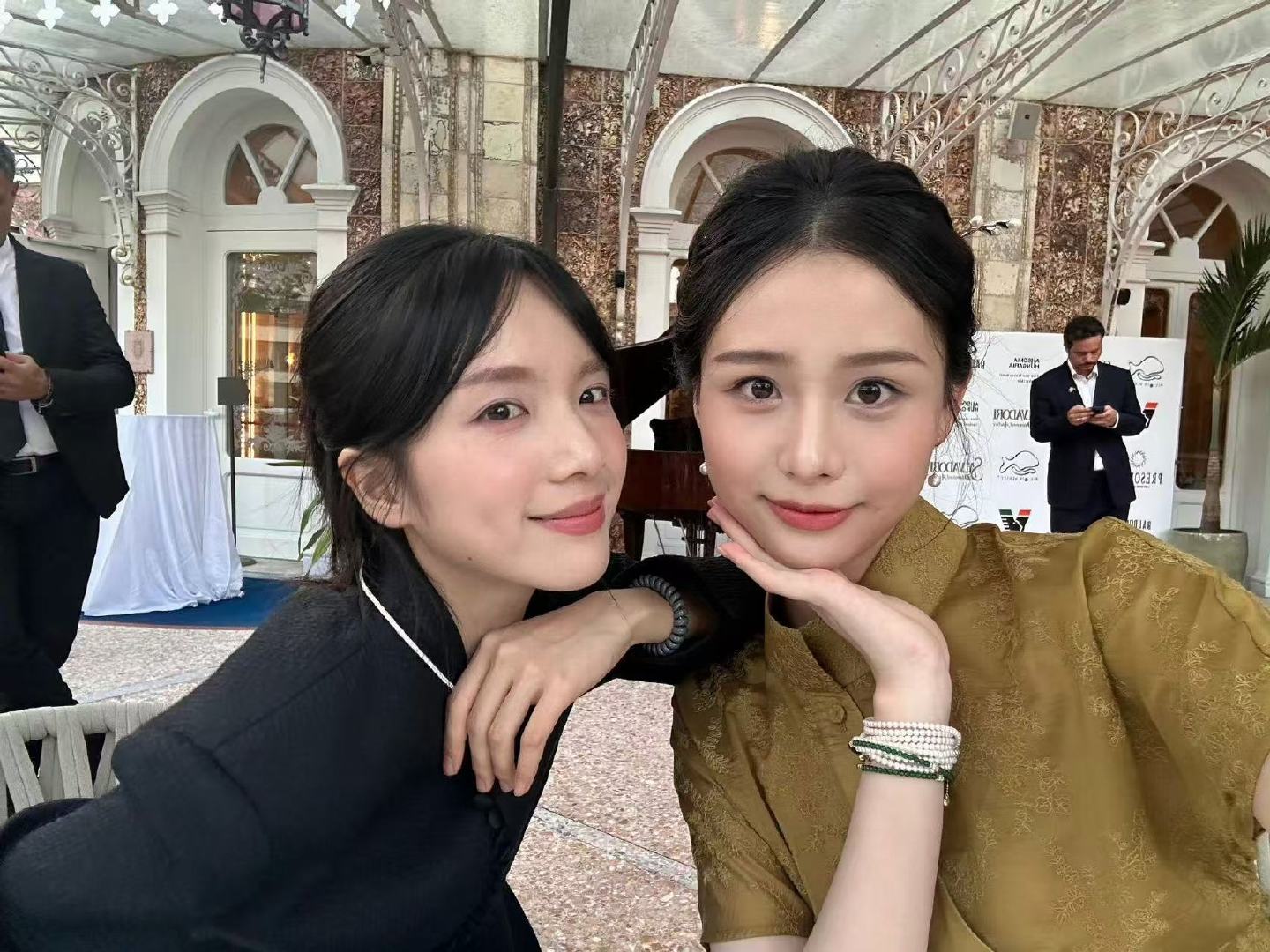 王晓慧威尼斯记录王晓慧晒与李思潼合照 王晓慧晒和李思潼合照 ​​​