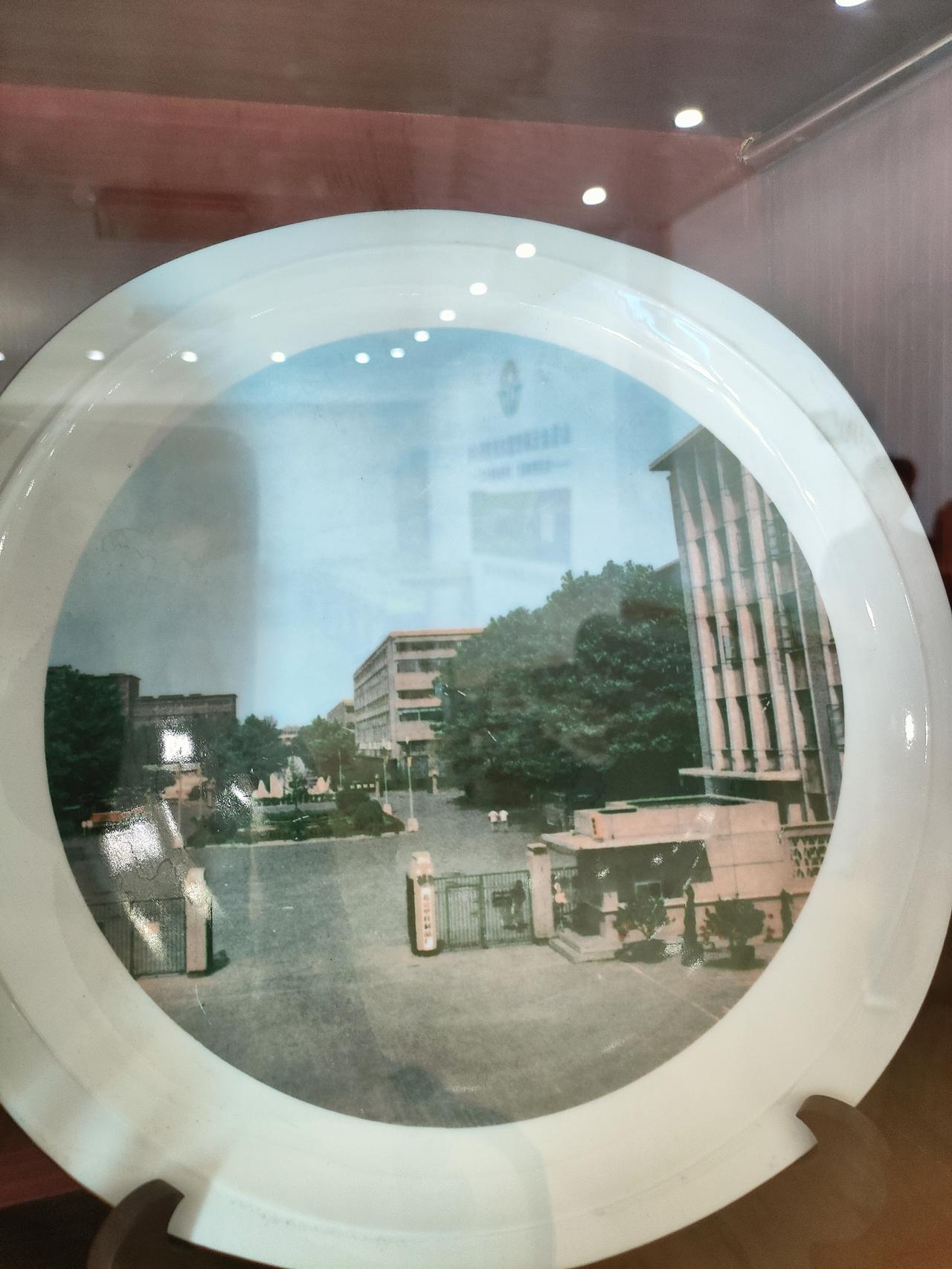 中国节水灌溉界的黄埔军校，原莱芜市塑料制品总厂。该厂始于1978年，前身是莱芜轻