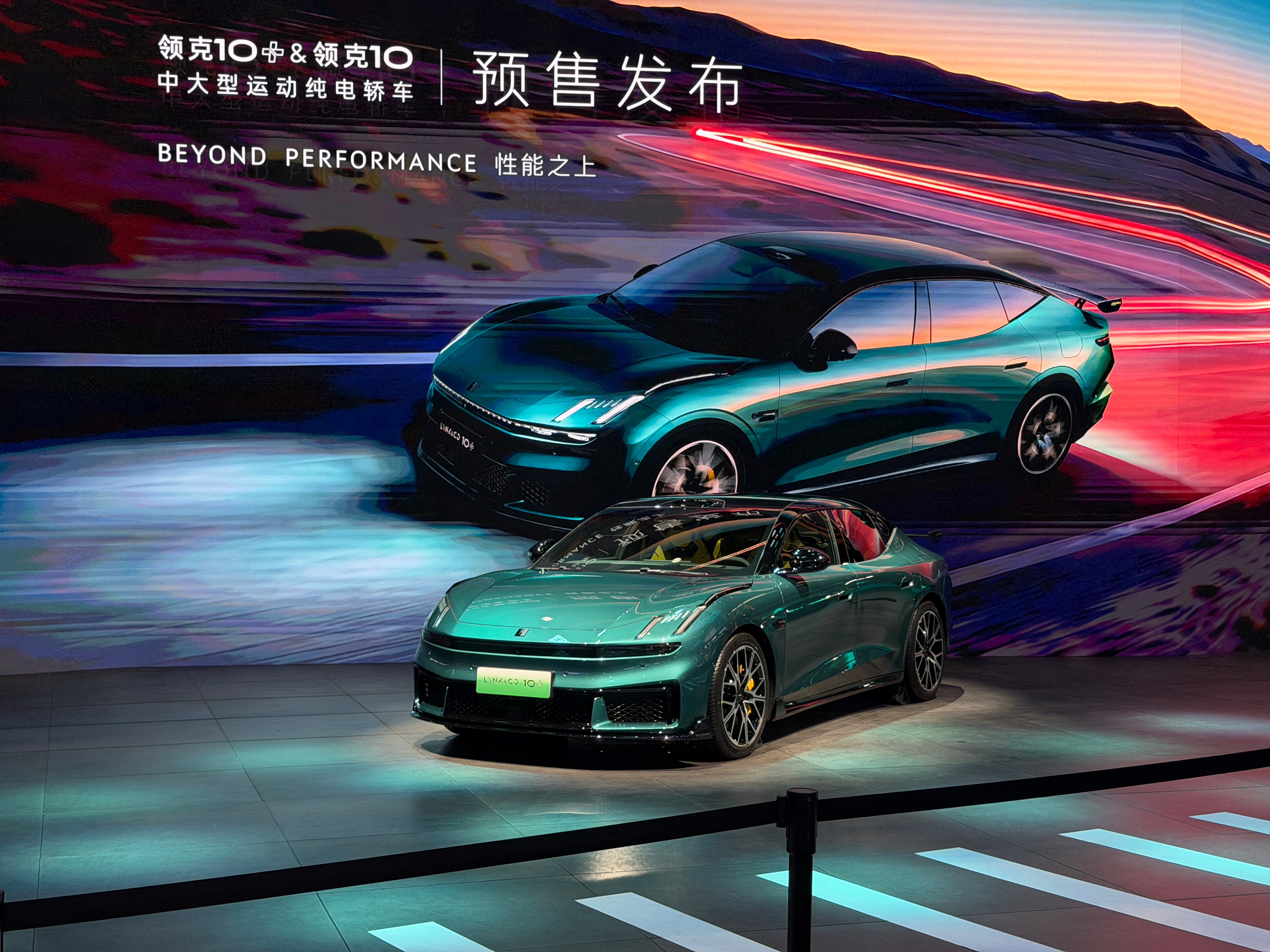 领克10+开启预售了，预售价25.99万。925匹性能车，三秒出头，这动力真不是