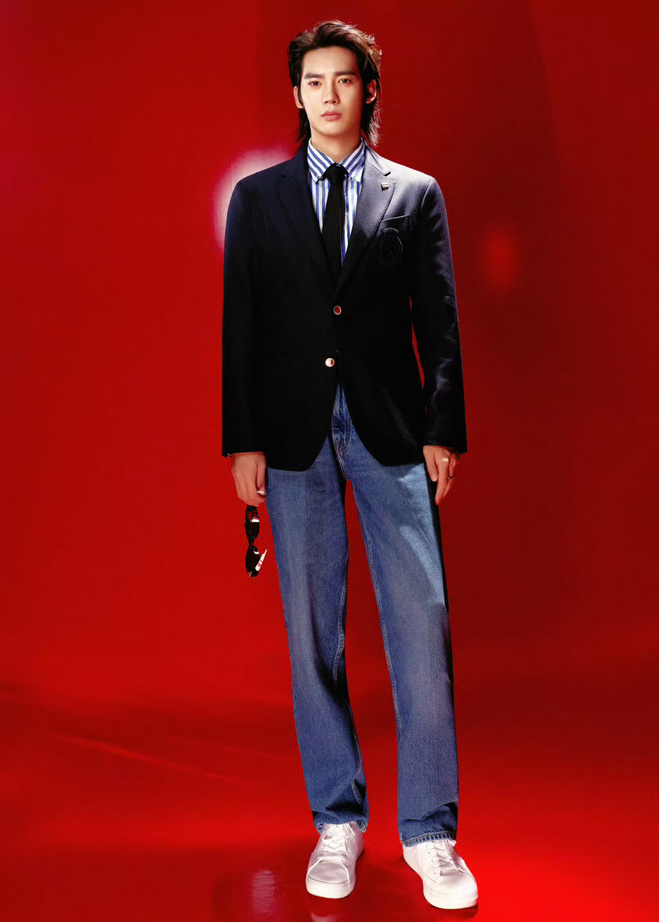 于适 x F1中国大奖赛今日受邀出席F1中国大奖赛的于适，上身Tommy Hil