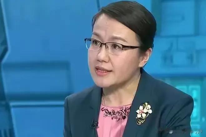 从前家里有个电视机，我经常看他们的节目。
        现在唯一的一个电视机当