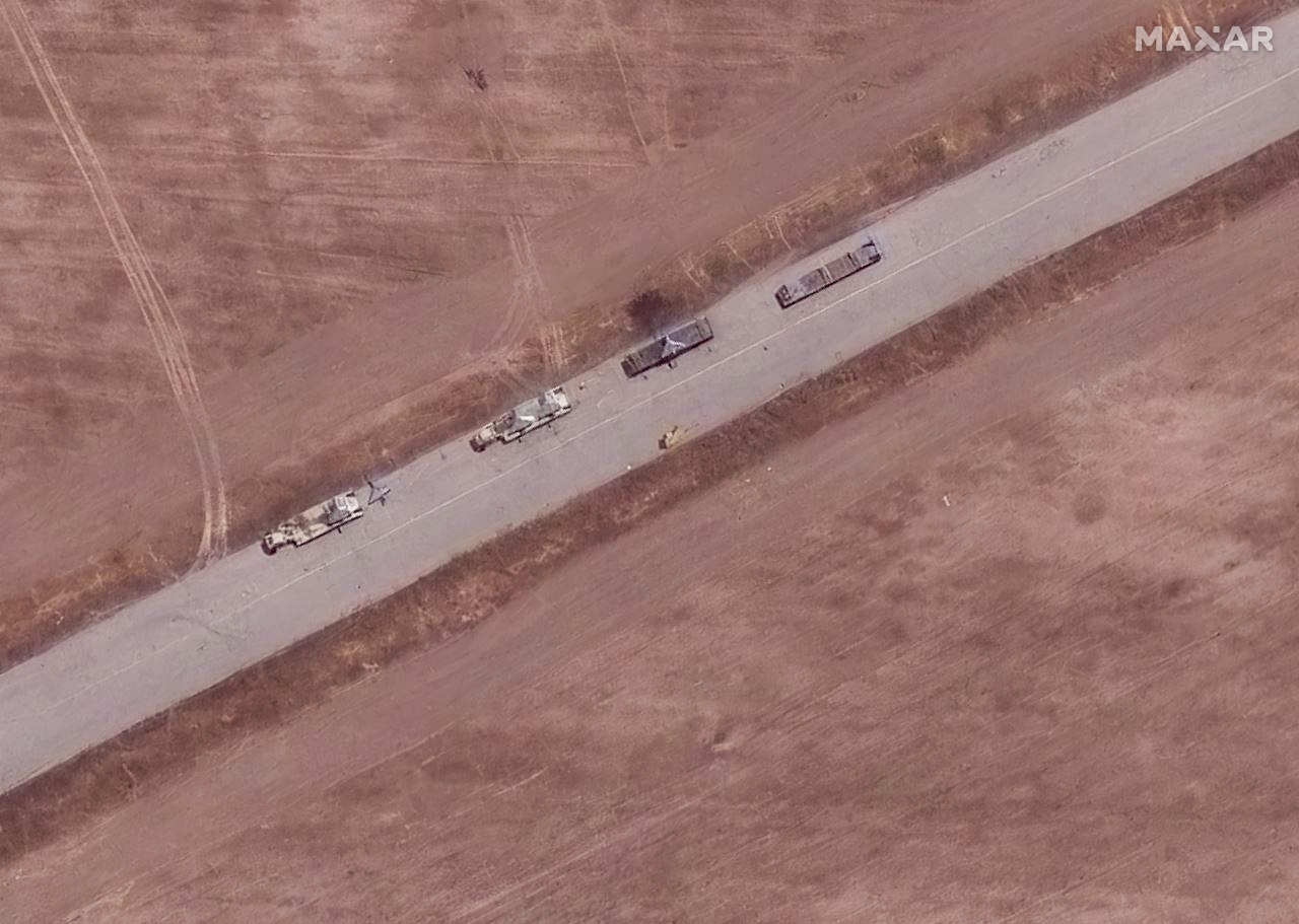 伊以冲突 美国Maxar 公司的卫星6月17日拍摄到的伊朗迪兹富勒空军基地内准备