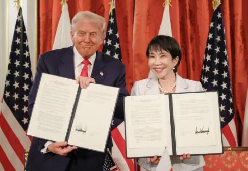 日本大出血，懂王很满意！
此次特朗普访日，收获满满，日本承诺会向美国投资5500