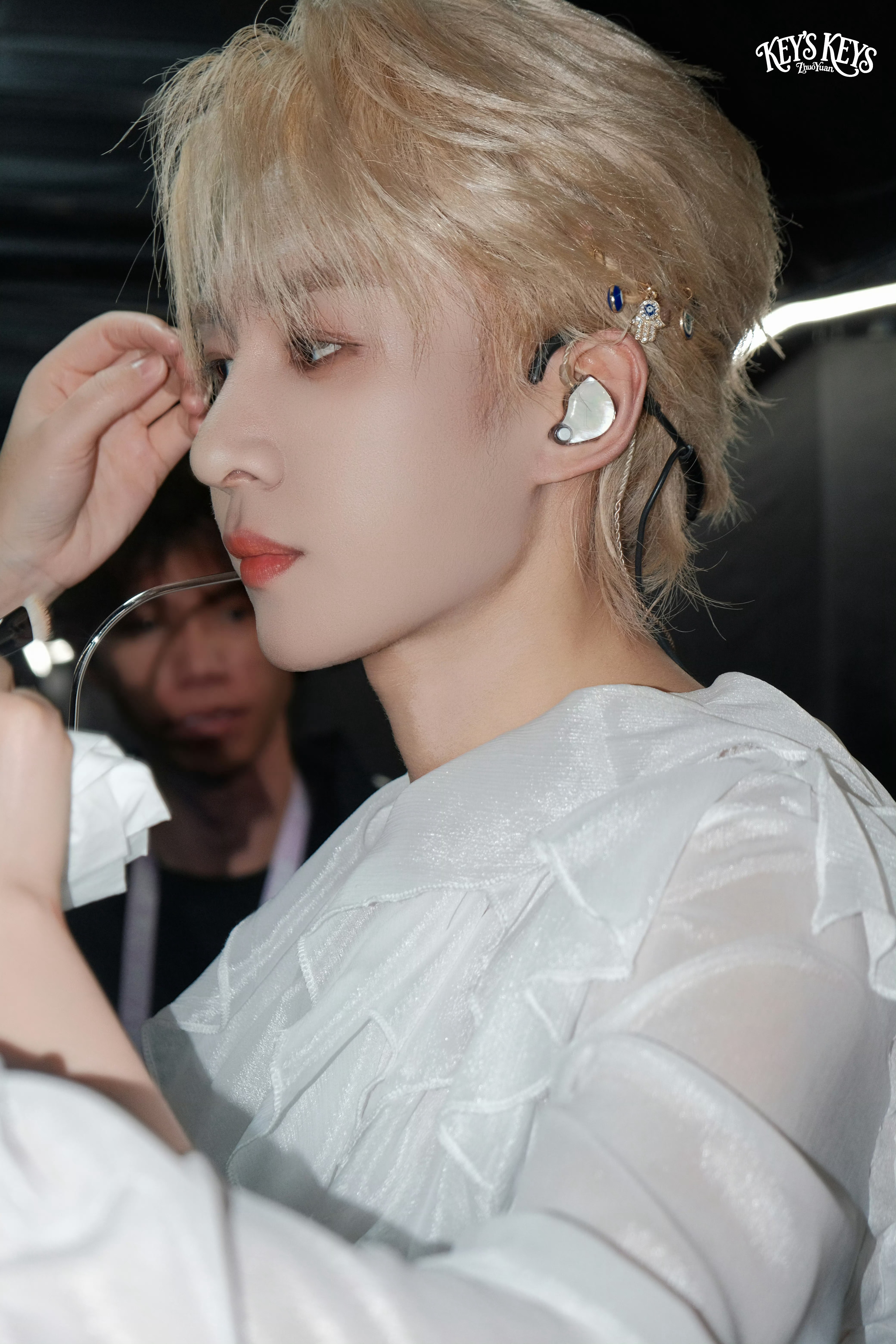 💜 你是刺破夜色的温暖曙光，也是挂在我们小小世界里的暖阳。你站在高处，被更多人