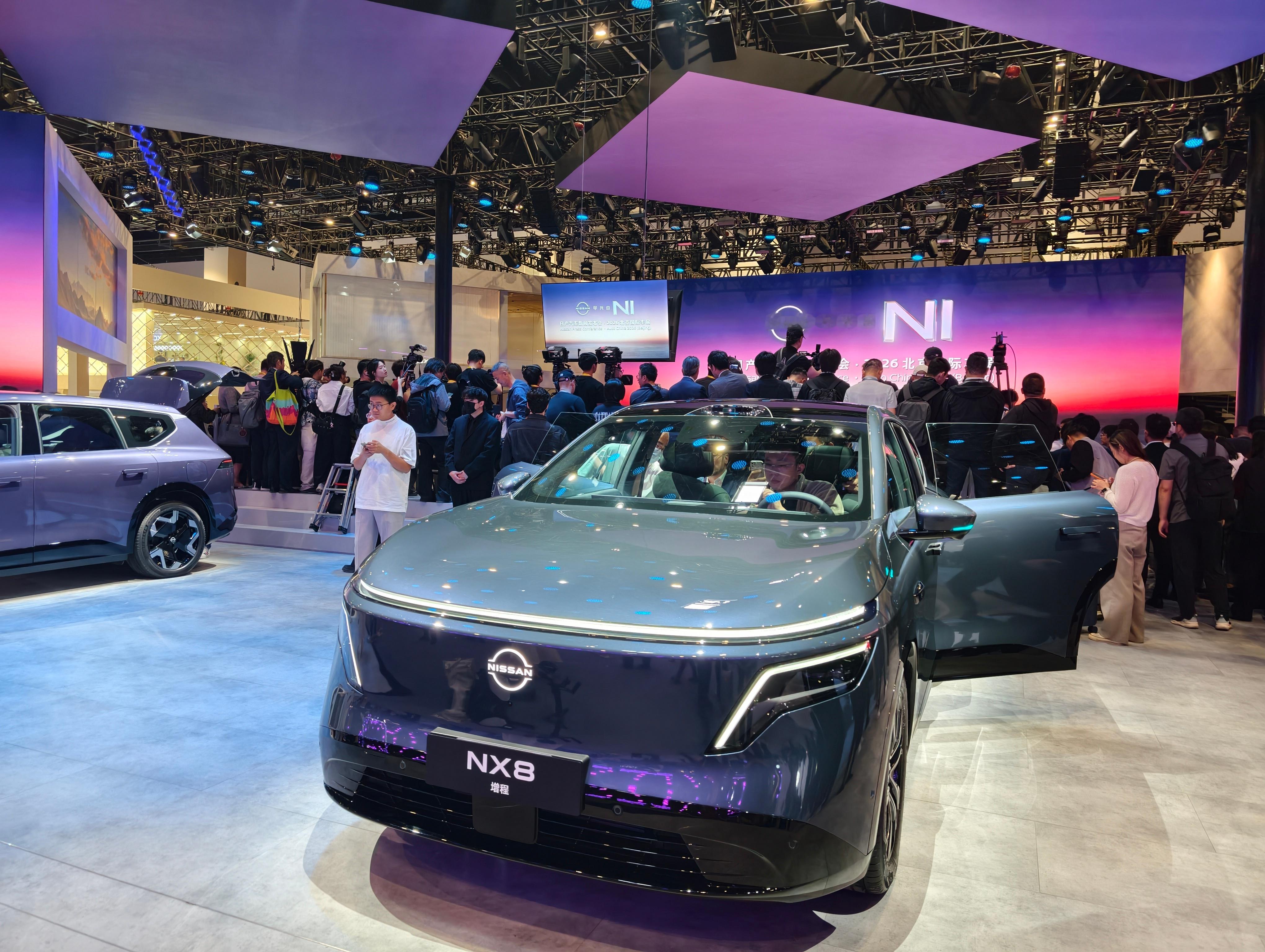 2026北京车展东风日产展台的FE赛车非常帅，这个是吸引眼球用的哈哈，然后还有两