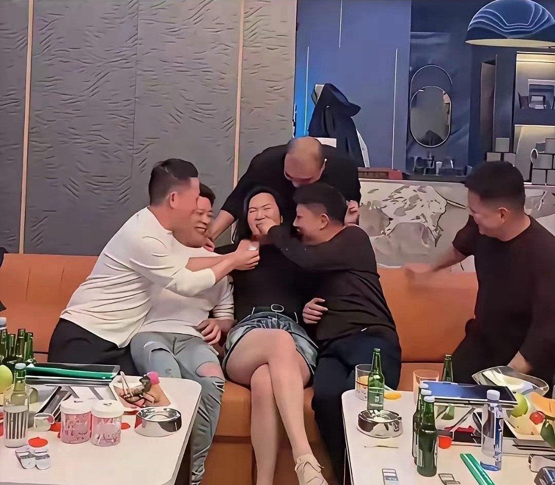 这几个是不是玩的太开了？ 