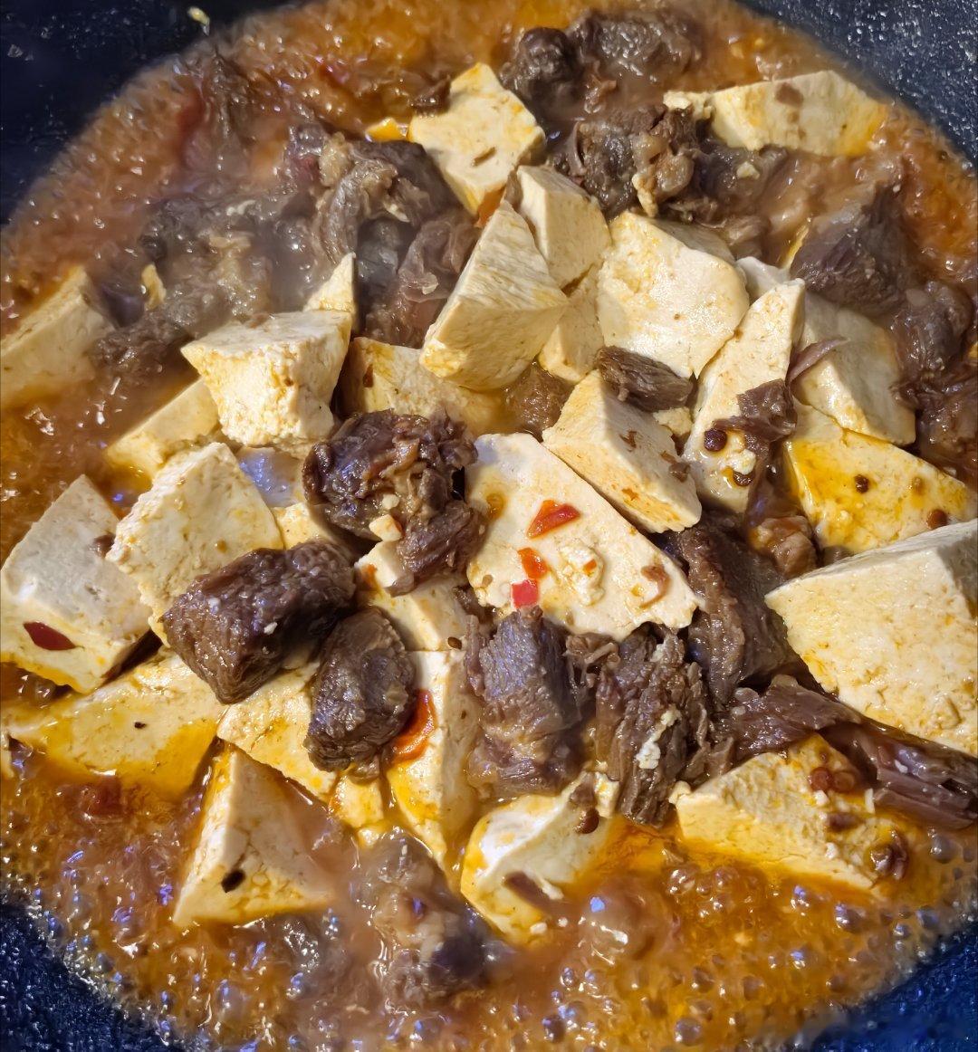 豆腐烧牛肉，给高中生的周末硬菜周末在家，给家里高中生做了豆腐烧牛肉，好久没静下心
