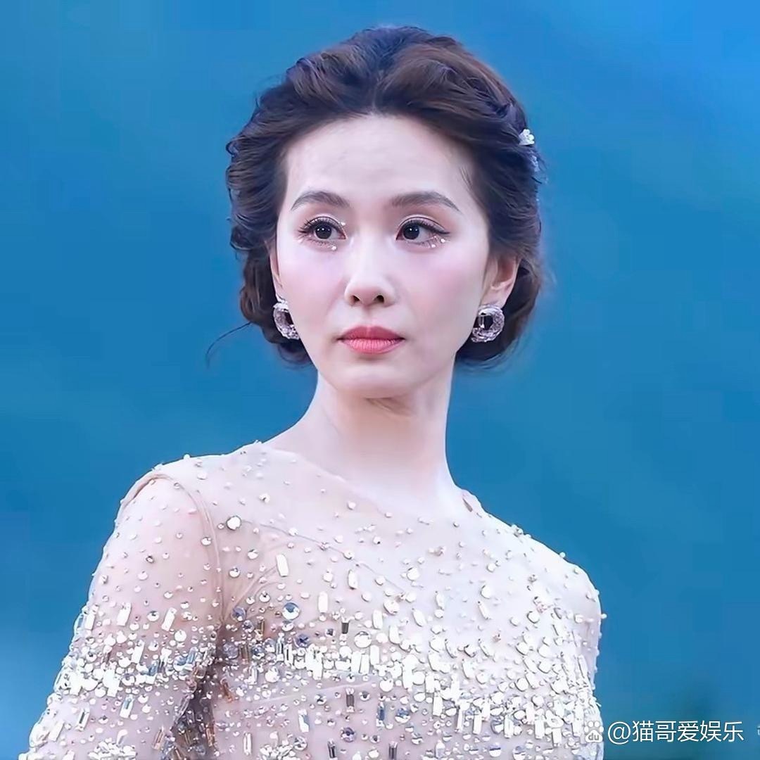 老话人靠衣装马靠鞍真是至理名言！不合适的妆容，可以令人瞬间老十岁，哪怕女明星也不
