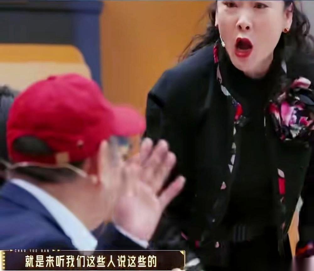 很多人以为那是何赛飞在录制现场“气疯了”，其实那是她对着李诚儒扇过去的一记“专业