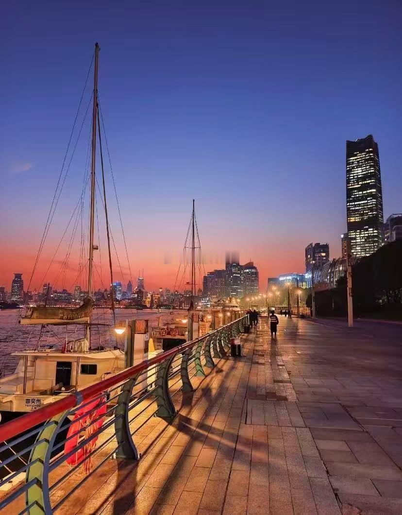 在上海把快乐当个事办 管它是工作的忙碌还是生活的小难题，在上海就该把快乐置顶！用