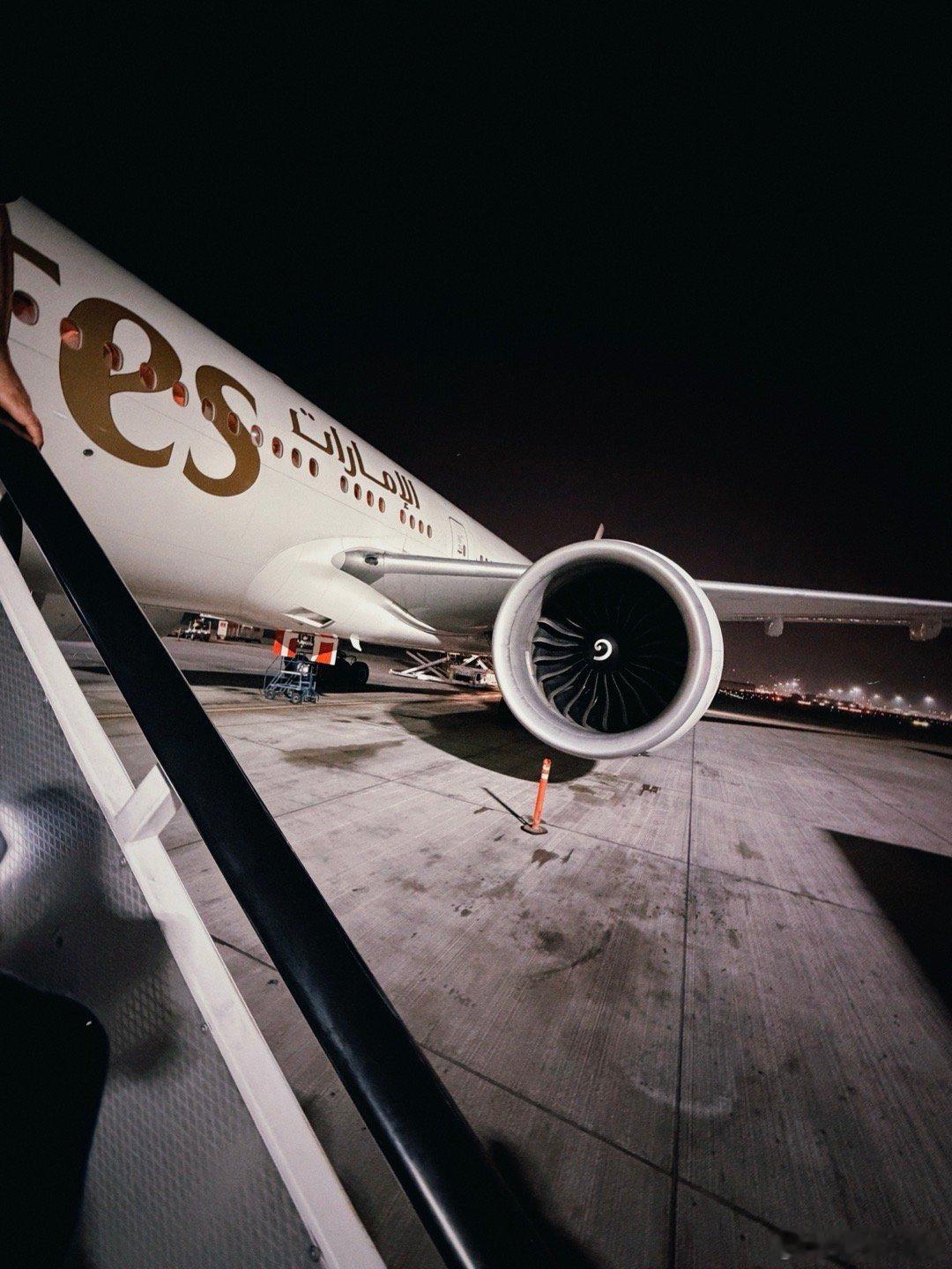 第一次飞机坐的想吐………飞一趟世界尽头也是够远…… 已飞行 8h +15h  还