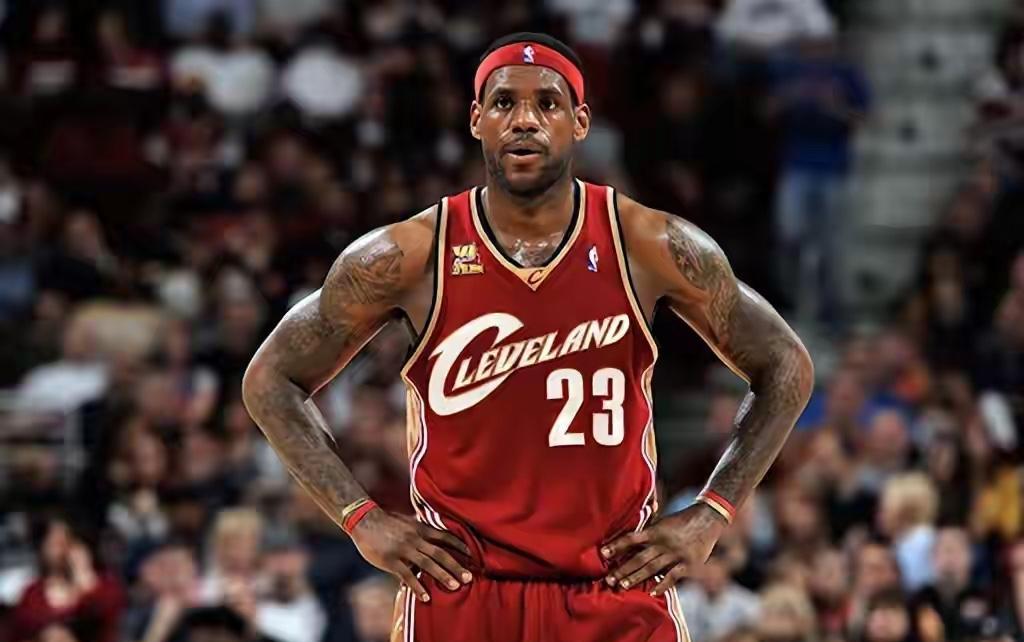 这纪录终究还是断了。
勒布朗·詹姆斯，连续得分上双，1297场。
横跨整整16年