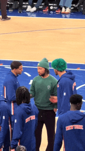 杰伦-布朗森真的不能开玩笑，索汉是真的敢，竟然敢捏老大，捏完就跑，这动作真的要笑