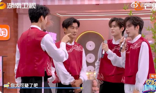 龚俊乔振宇卧底内讧了 看龚俊玩卧底我全程笑出声，他直接明牌说乔振宇是同伙，乔振宇