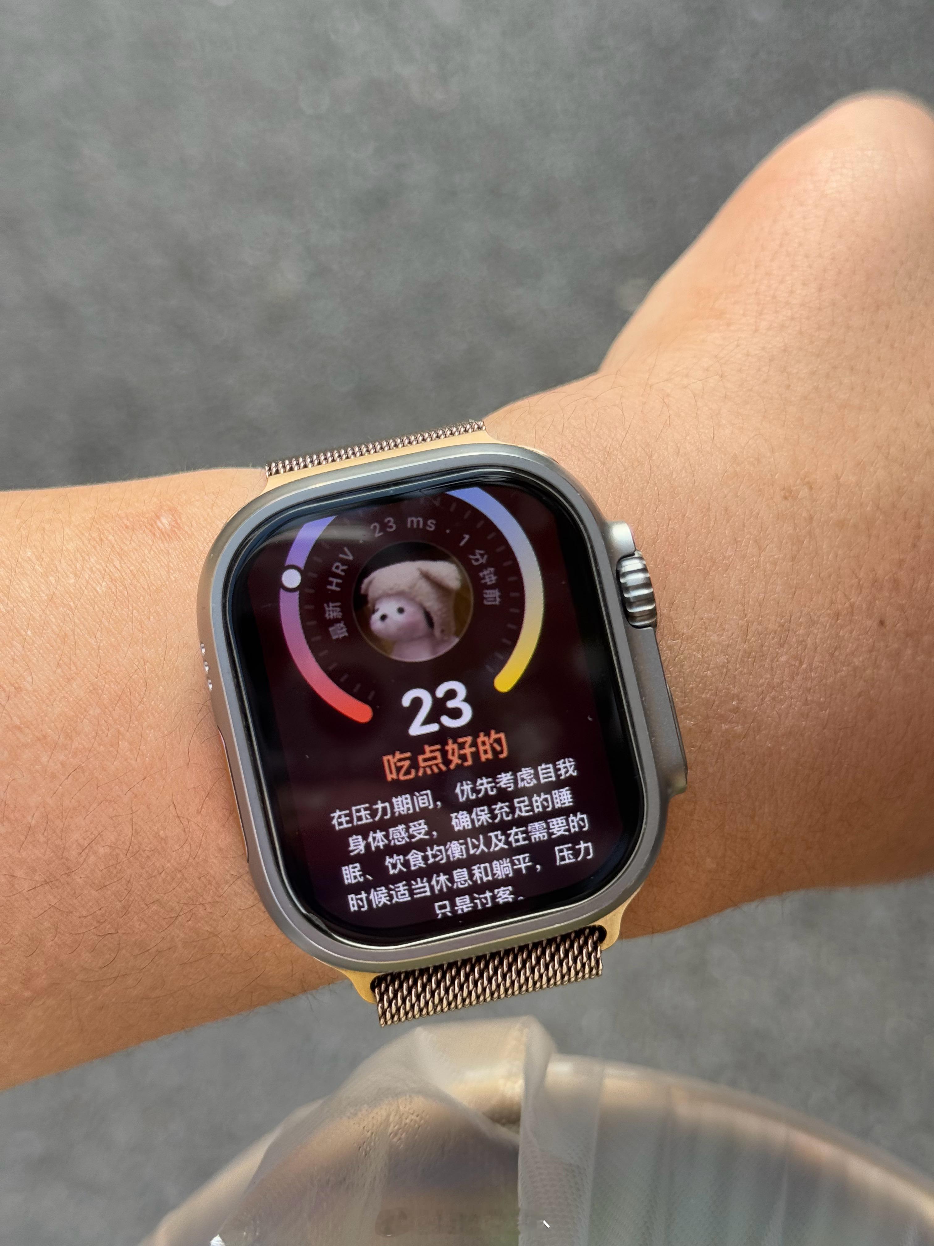 Apple Watch 天天告诉我要吃点好的，所以减肥不成功不是我的问题😎 ​