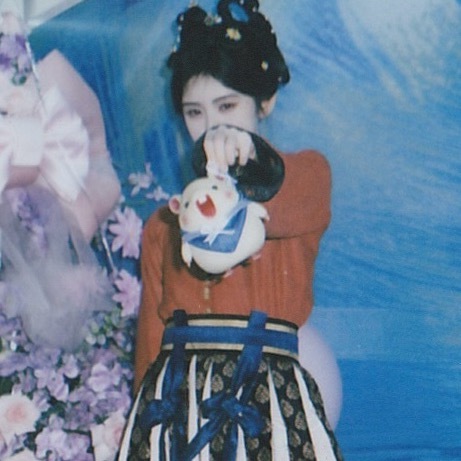 鞠婧祎苏绿夏鞠婧祎万花世界﻿ 下次换这个粽子去揪苏绿夏的妙脆角 