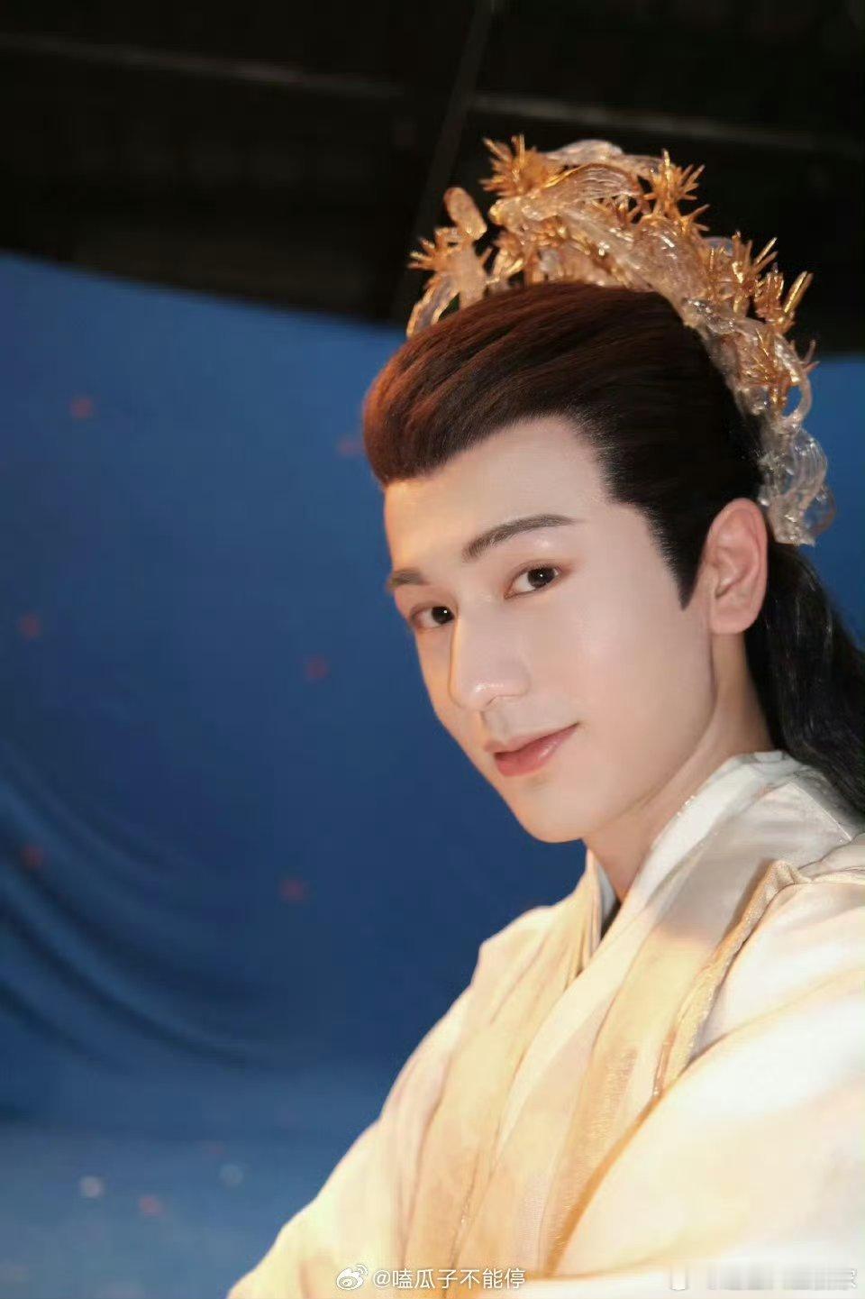 王一栩放了虞书欣王鹤棣张凌赫《苍兰诀》的花絮照！ ​​​