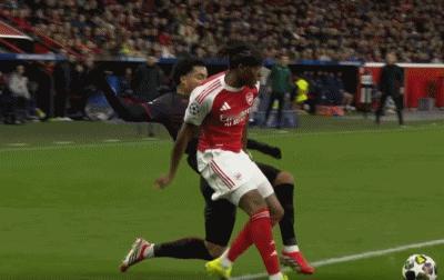 阿森纳绝平勒沃库森的这个点球，多么明显的“跳水”！！！通过回放镜头，看得非常清楚