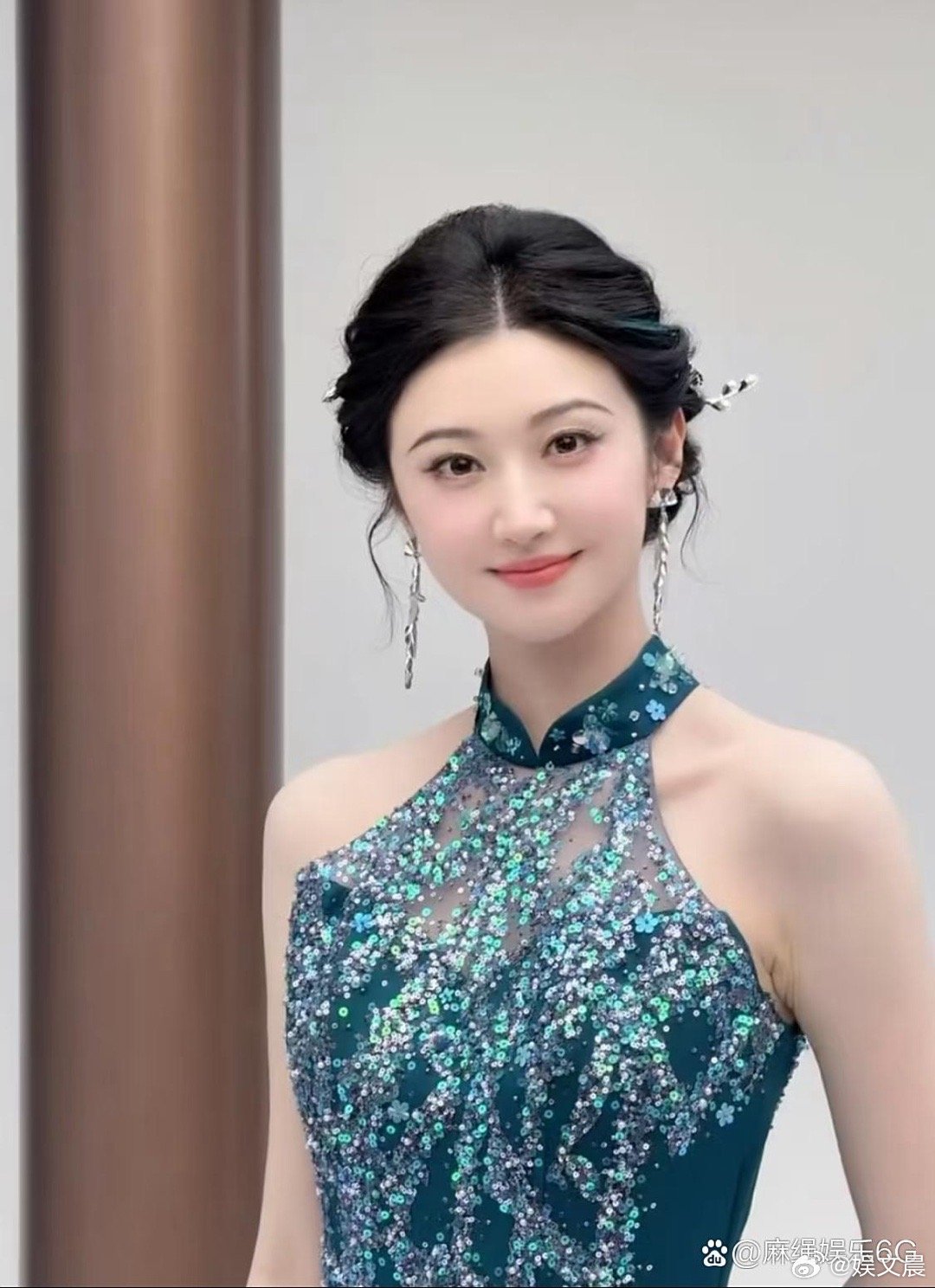 景甜这款挑染太绝了，瞬间提升气质，时尚感拉满！ ​​​