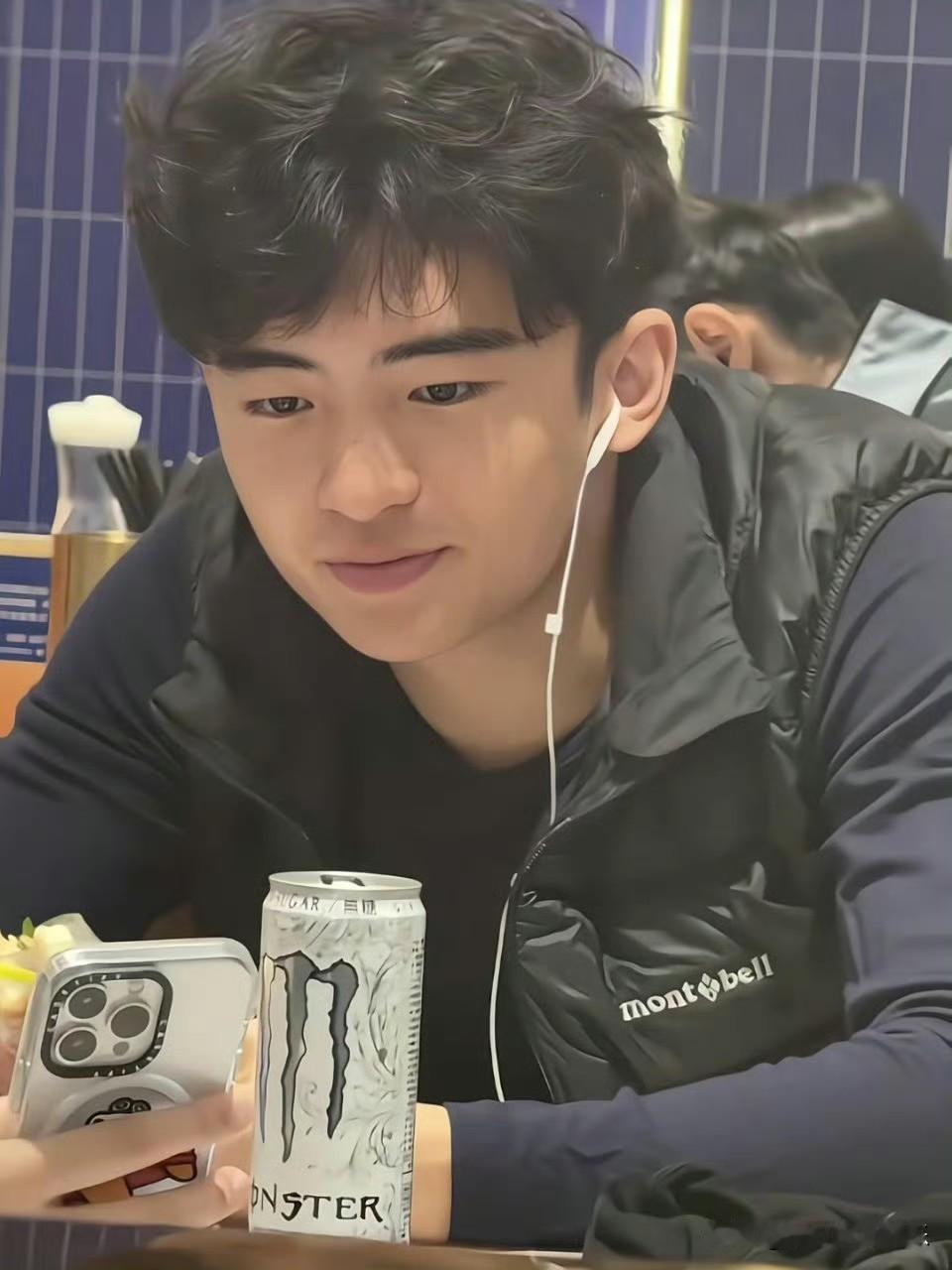 19岁Lucas好帅啊，妥妥的男一号脸，故事感十足，他遗传了谢霆锋张柏芝的优点，