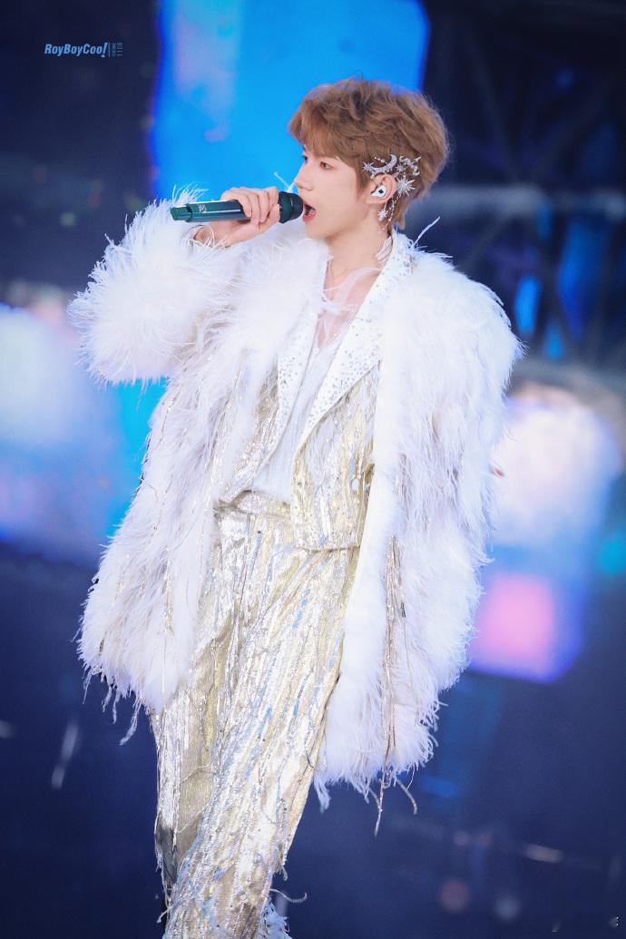 王源演唱会肥常开心王源巡演还是忘不了谐音梗谁能想到整场狂欢最出圈的片段是这句谐音