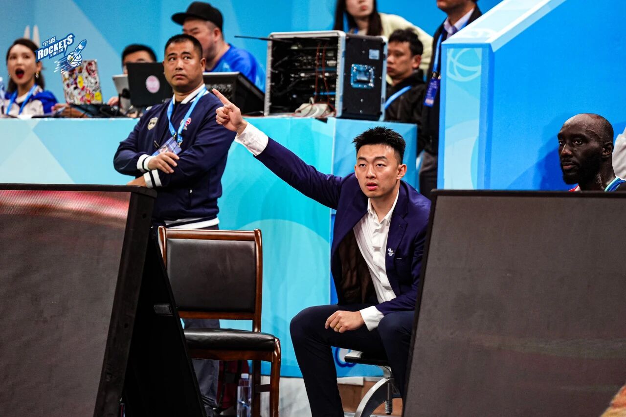 刘家成将前往北控俱乐部，接替杨海深担任总经理。过往两个赛季，刘家成曾通过一系列操