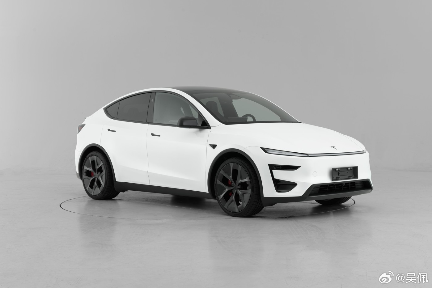 Model Y也来了，变化很小，在前包围和轮圈，前电机176kW+后电机291k