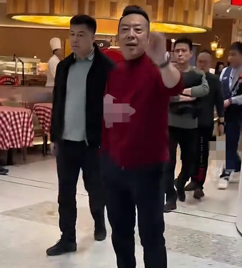 西贝创始人贾国龙推出的新品牌——天边砂锅焖面，首店已经在北京798艺术区开业10