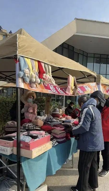 浙江一男子离婚五年后，创业成功赚了600多万。他回老家街头，竟偶遇前妻在寒风中摆