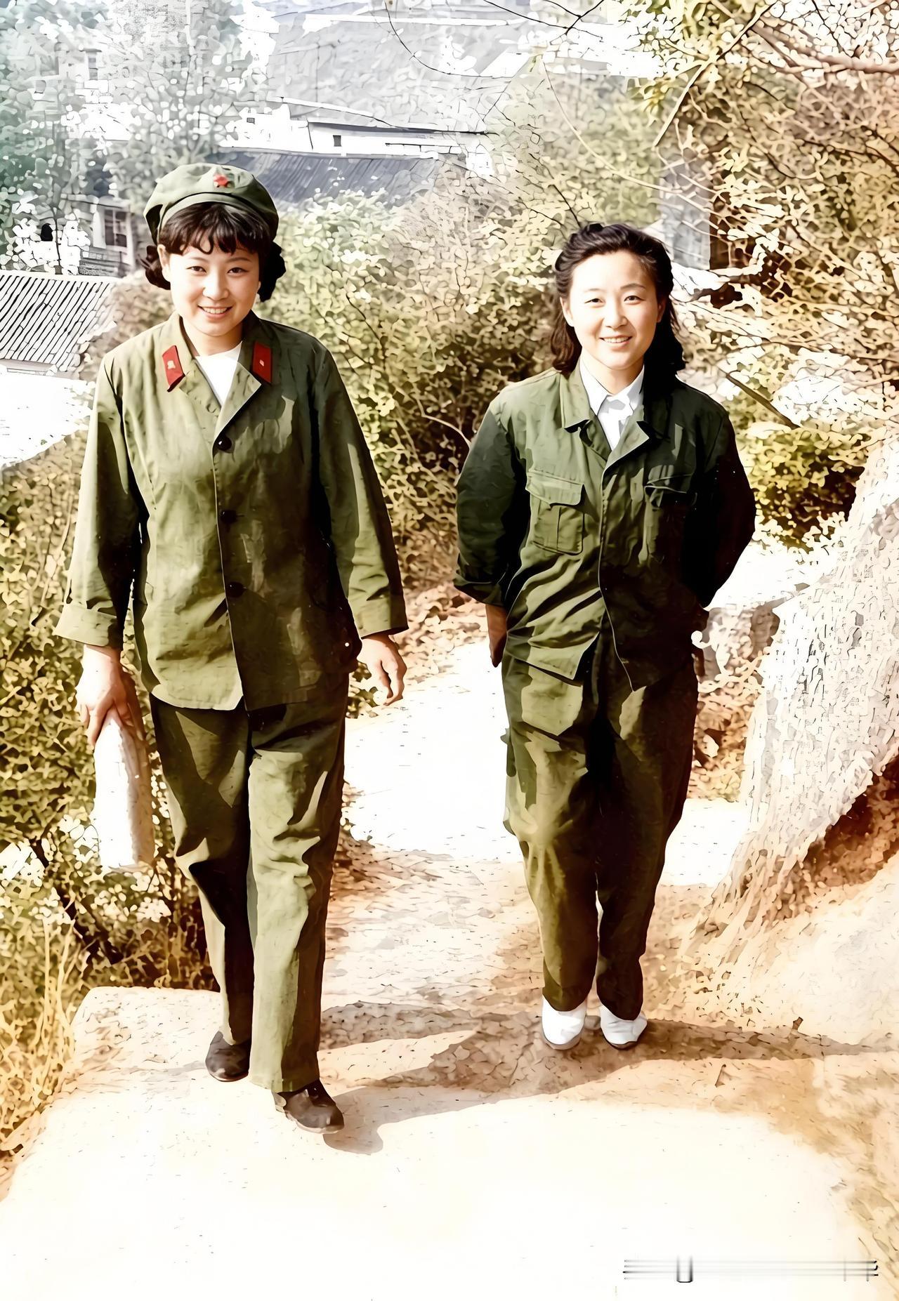 体内取出8块弹片，她是老山最勇敢的女兵
 
这是一张定格在老山八里河东山后山坡的