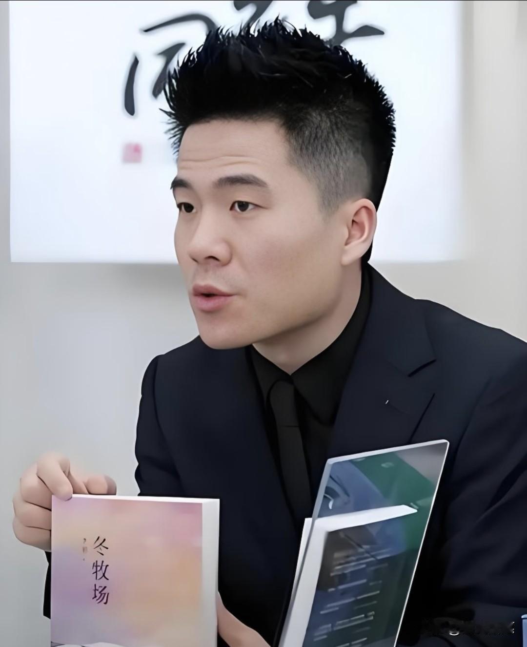 别人送温暖，
顶多是走个过场。
董宇辉送温暖，是把羽绒服塞到419位重庆老人手里