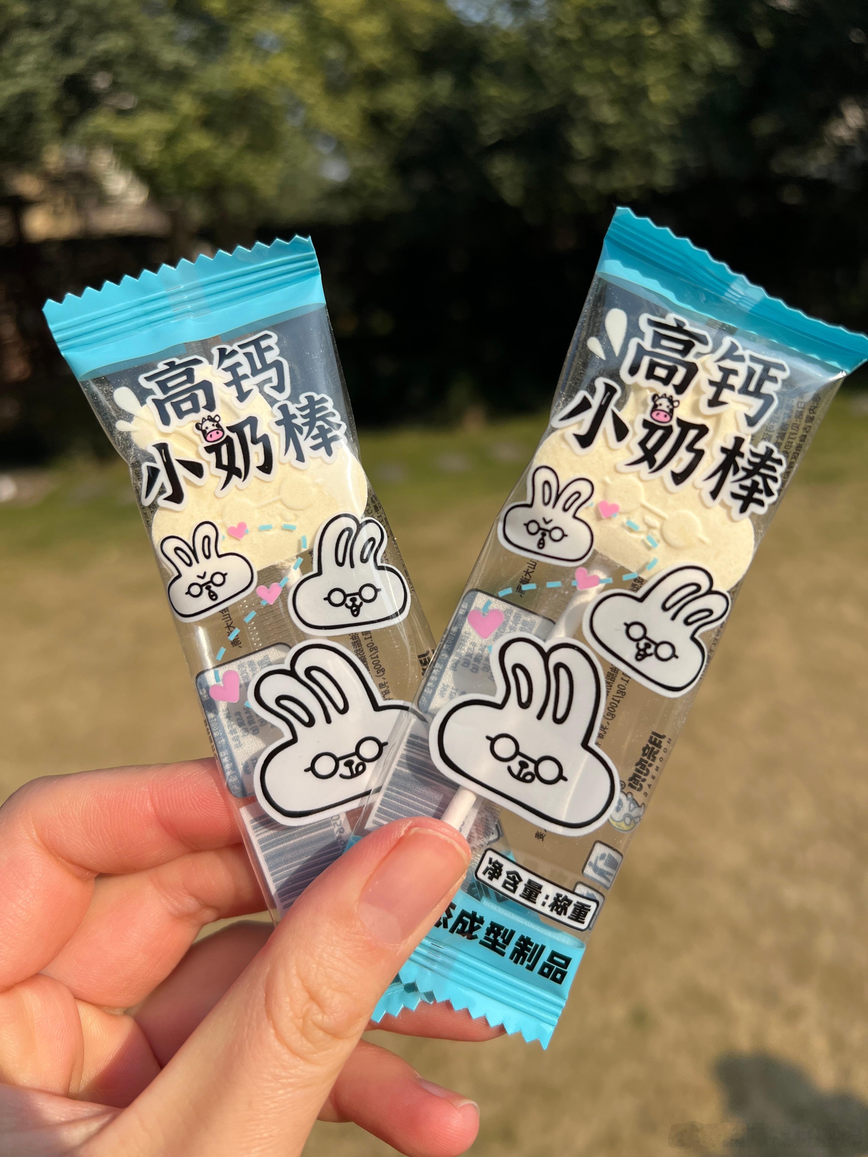 给大家推荐一个过年茶几上可以囤一囤的好东西——高钙小奶棒！0添加植脂末和香精～使