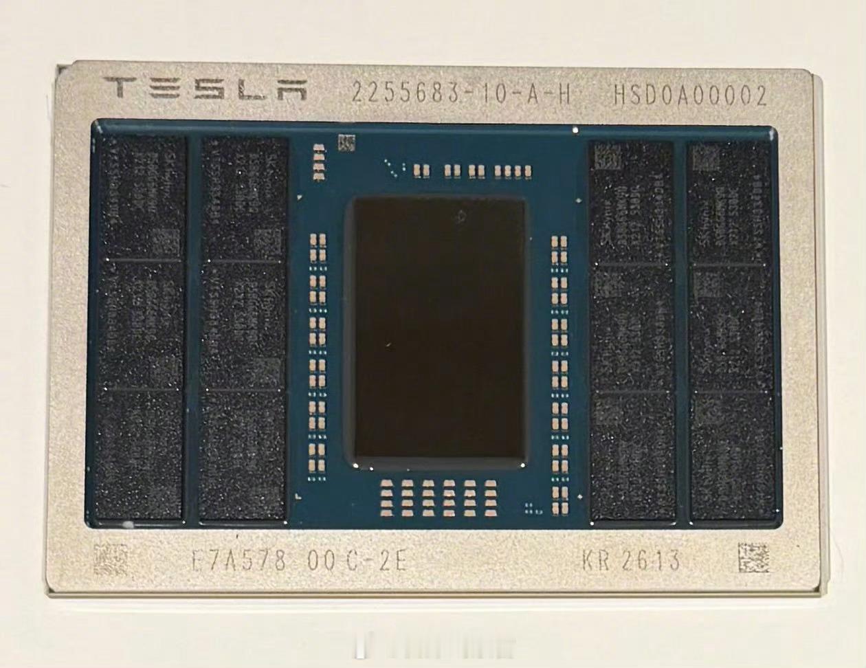 马斯克 稍早前宣布，特斯拉设计团队实现了 AI5 芯片的流片 (Tape-out