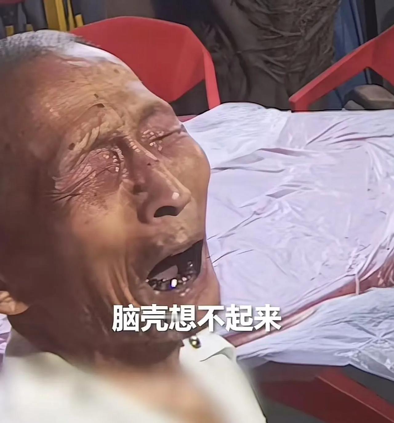 泪目！湖北，95岁抗美援朝老兵凌晨迷路，得知好心人打110，他竟然直接哭了，民警