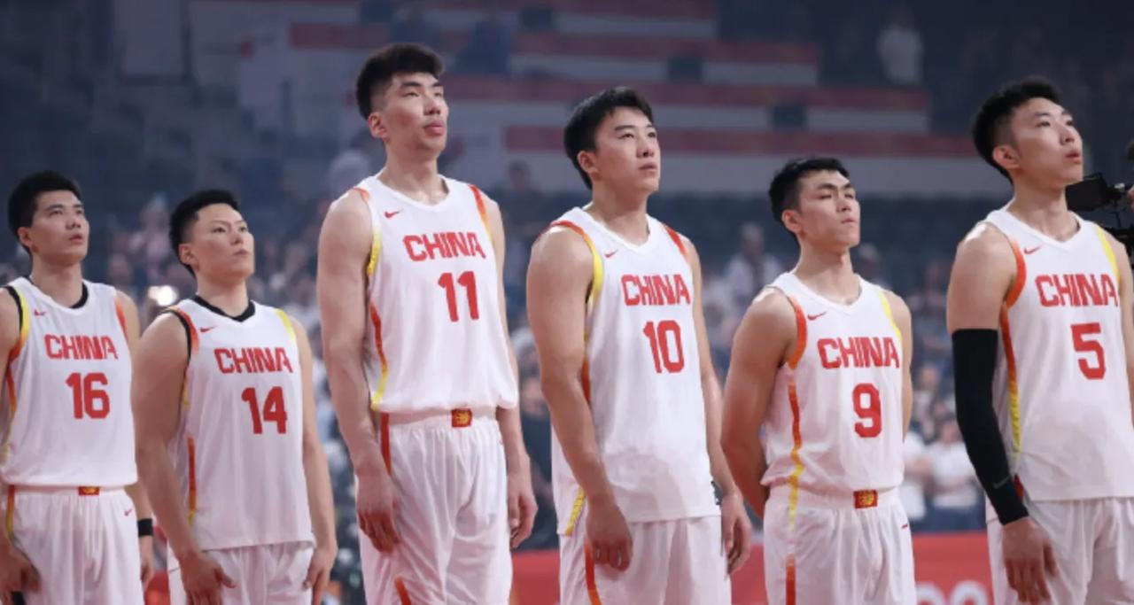 首发后卫半场 0 分！中国男篮险胜沙特，有人该醒醒了

同样是对面后卫，人家半场