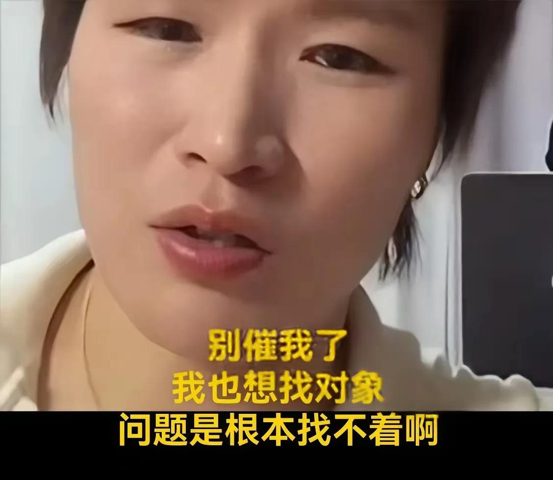 UFC拳王张伟丽被催婚，无奈的说不是我不想找，是真的做不到啊
UFC拳王张伟丽被