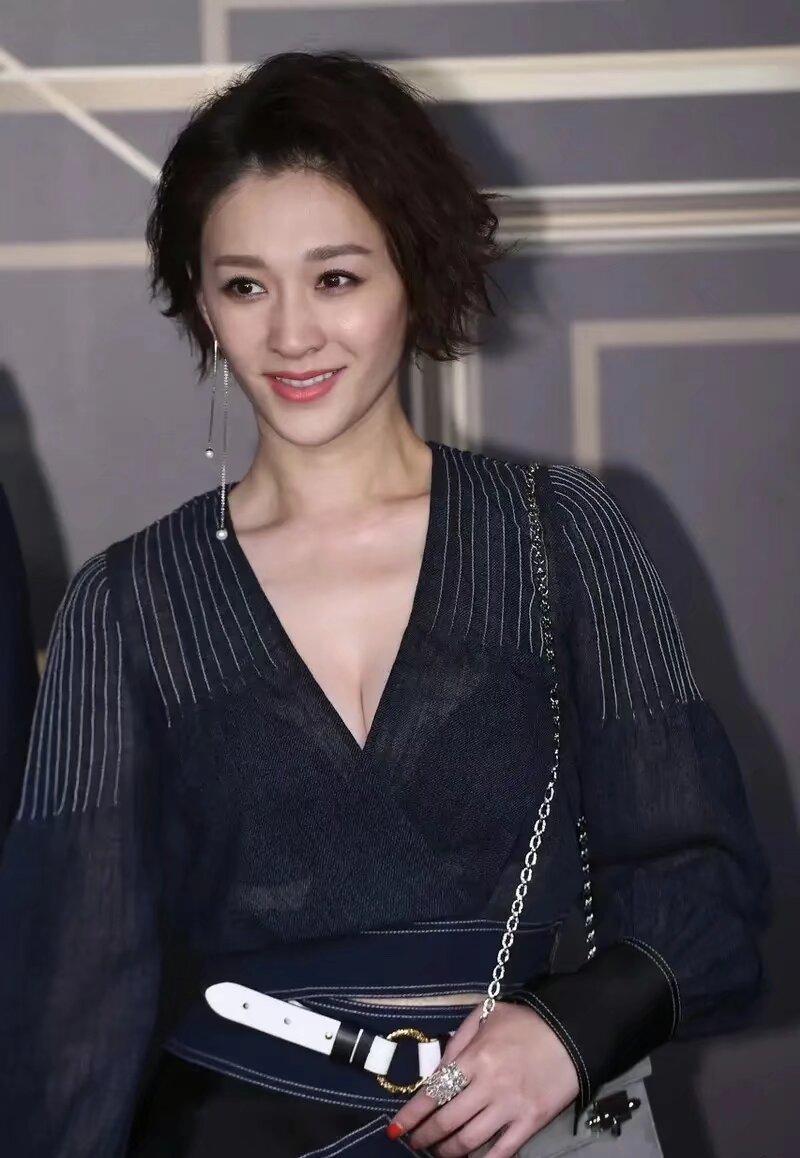 只要诚恳为贵，通达为怀，善良待人，以德为重，那么你的人生，定能站得高，望得远，行