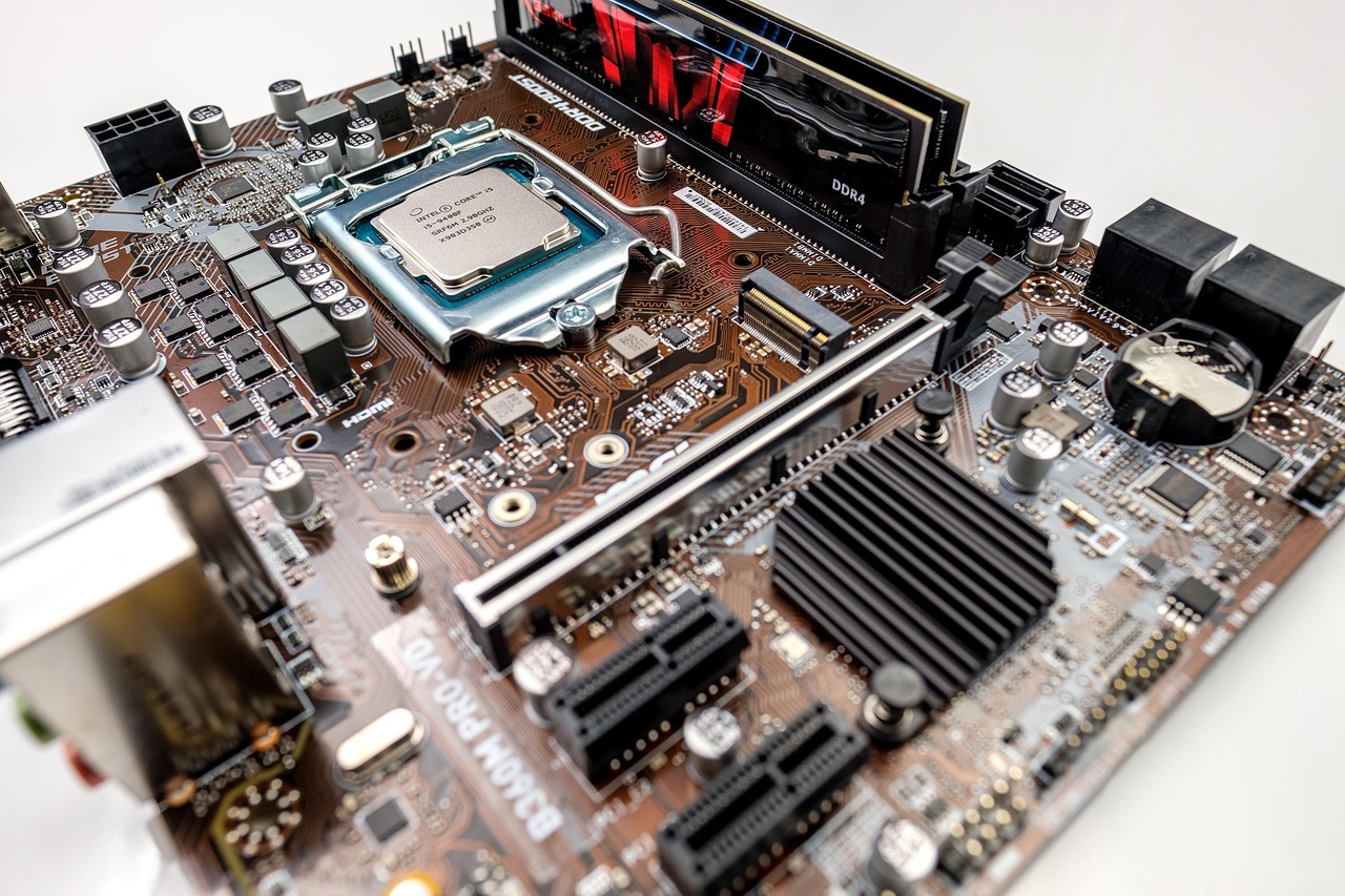 Y9000P从5月底约1.08万涨到6月中旬约1.37万，电脑报价“上午有效下午