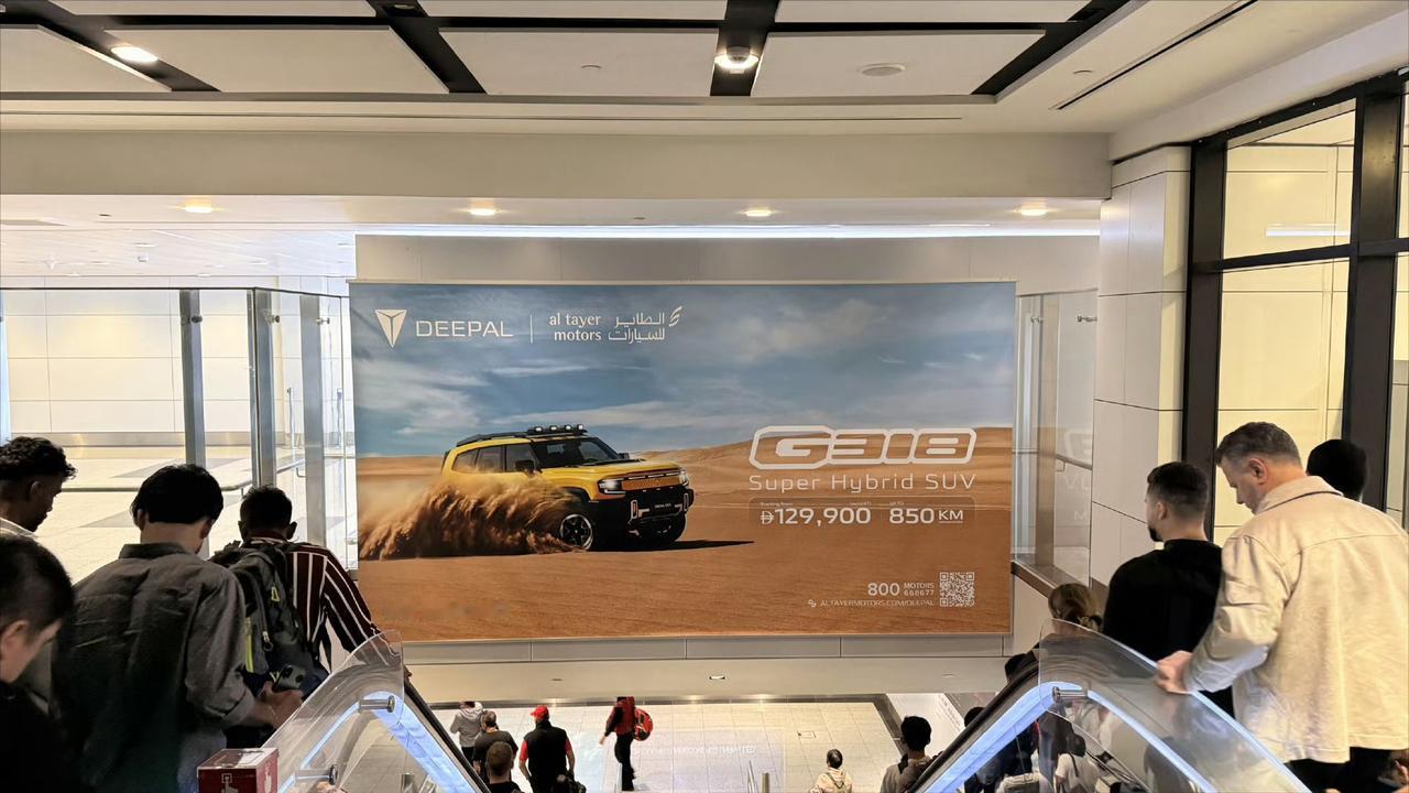 深蓝G318在迪拜。起售大概24.5万人民币。