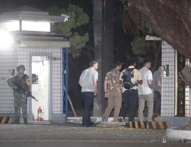 台军汉光42号演习实兵操演第一天，5日深夜进行“万钧计划”演练，模拟赖皮在战时进