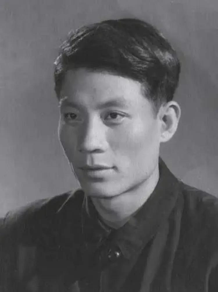 郭振清（1927年8月15日－2005年8月24日），汉族，中国内地男演员、导演