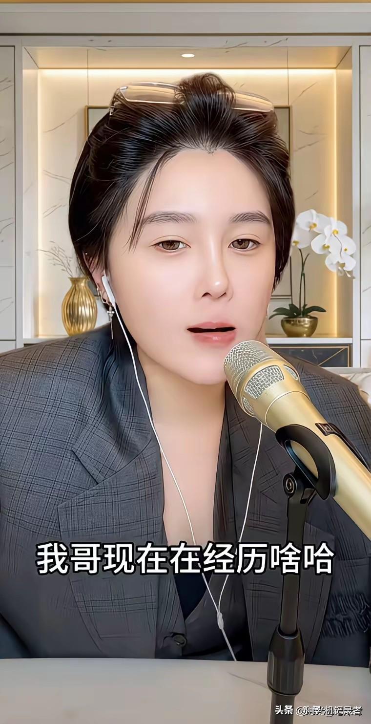 赵本山老了，儿女都出来了，女儿直播带货，儿子模仿老爹上镜搞笑。
球球还时不时在直