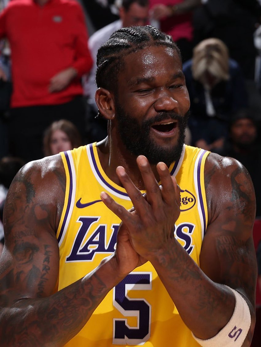 艾顿在队记Dan Woike的专访中，谈到了对自我的重新认知。“雷迪克近期一直在