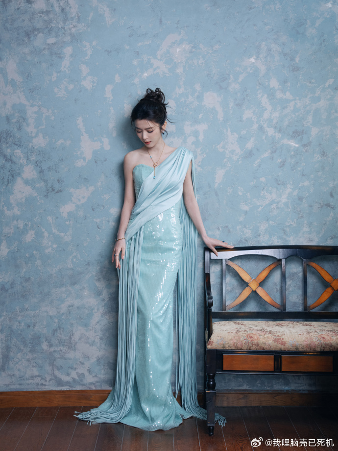 李云霄流苏亮片斜肩裙李云霄出图李云霄出图，李云霄流苏亮片斜肩裙，满分清爽秀雅的感