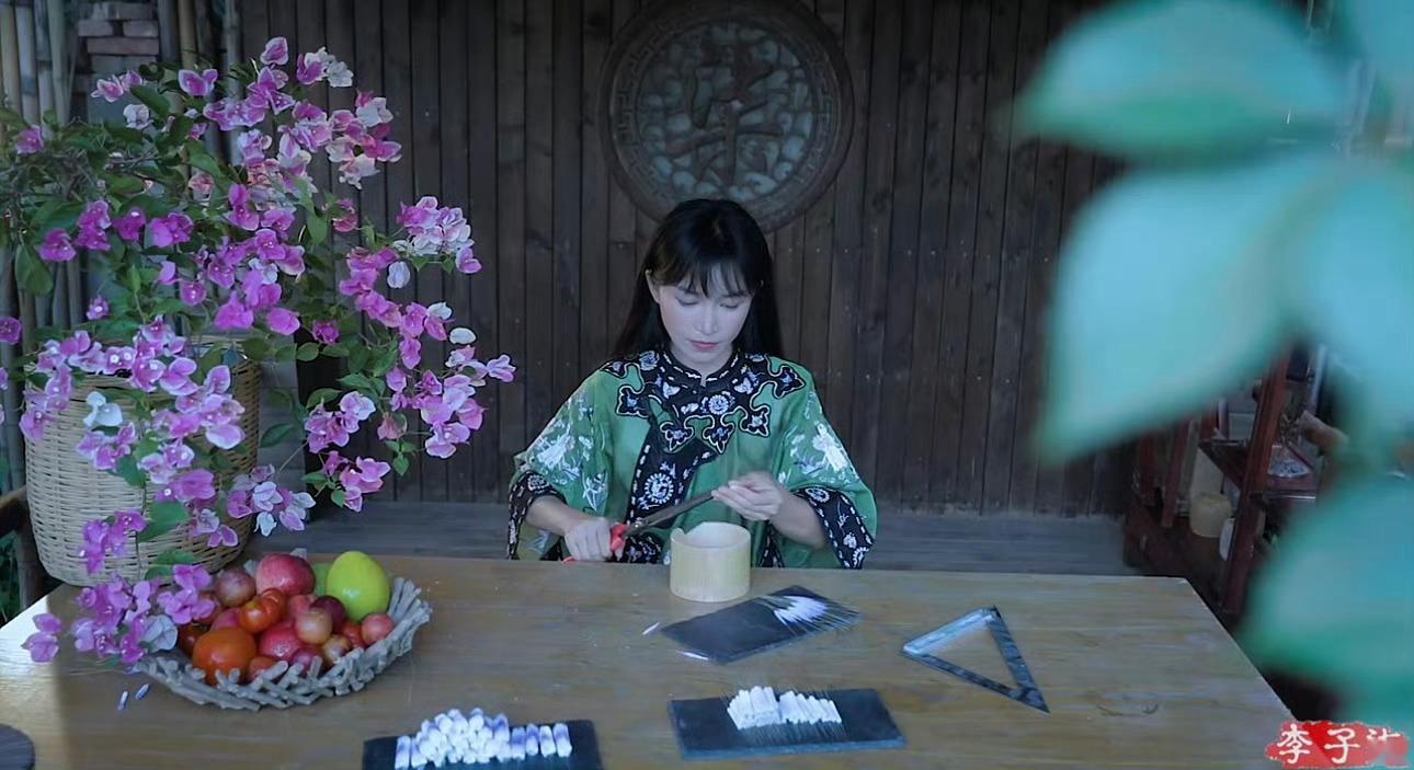 李子柒时隔半年视频露面靠自己走出了一片天，姐姐真的好优秀