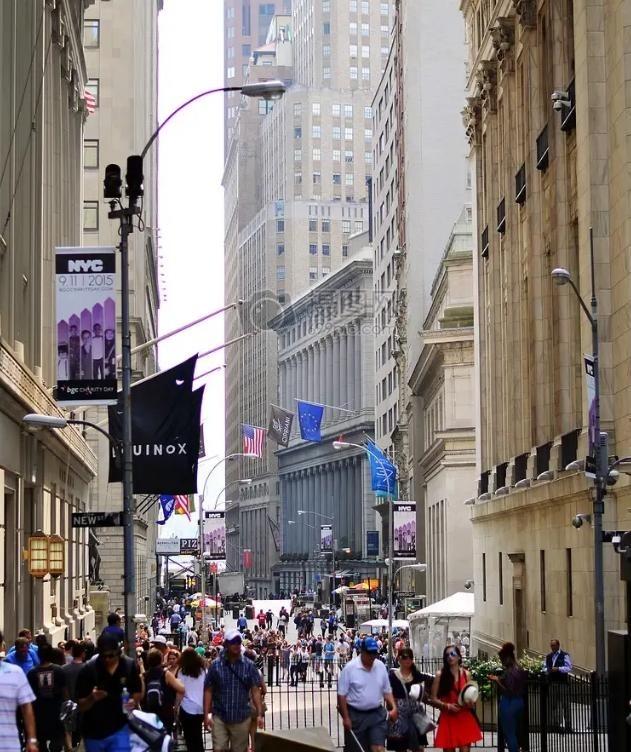 美国三权分立的理论基础是人性是恶的，西方人根本不相信这个世界有大公无私的人，为了