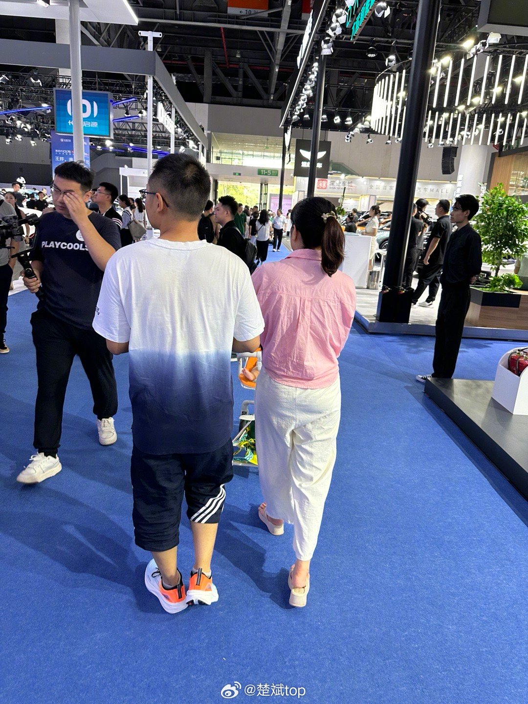 这是哪个媒体把孩子都带来了？[doge]#2024成都车展# ​​​