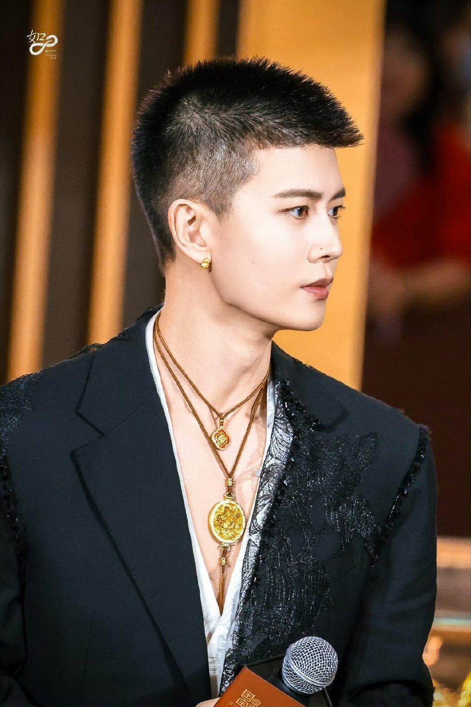 艺人新媒体指数    为任嘉伦签到