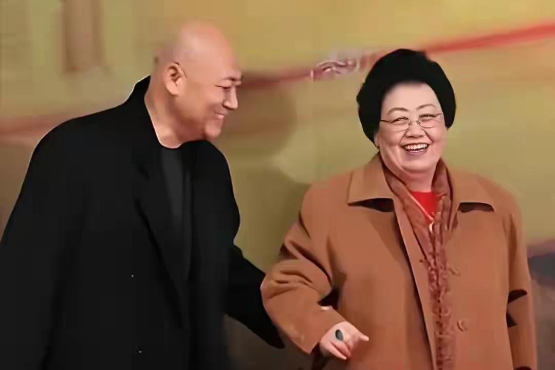 陈丽华离世后,迟重瑞会再婚吗?
【这场婚姻的开始】
陈丽华走了，很多人再为“迟先